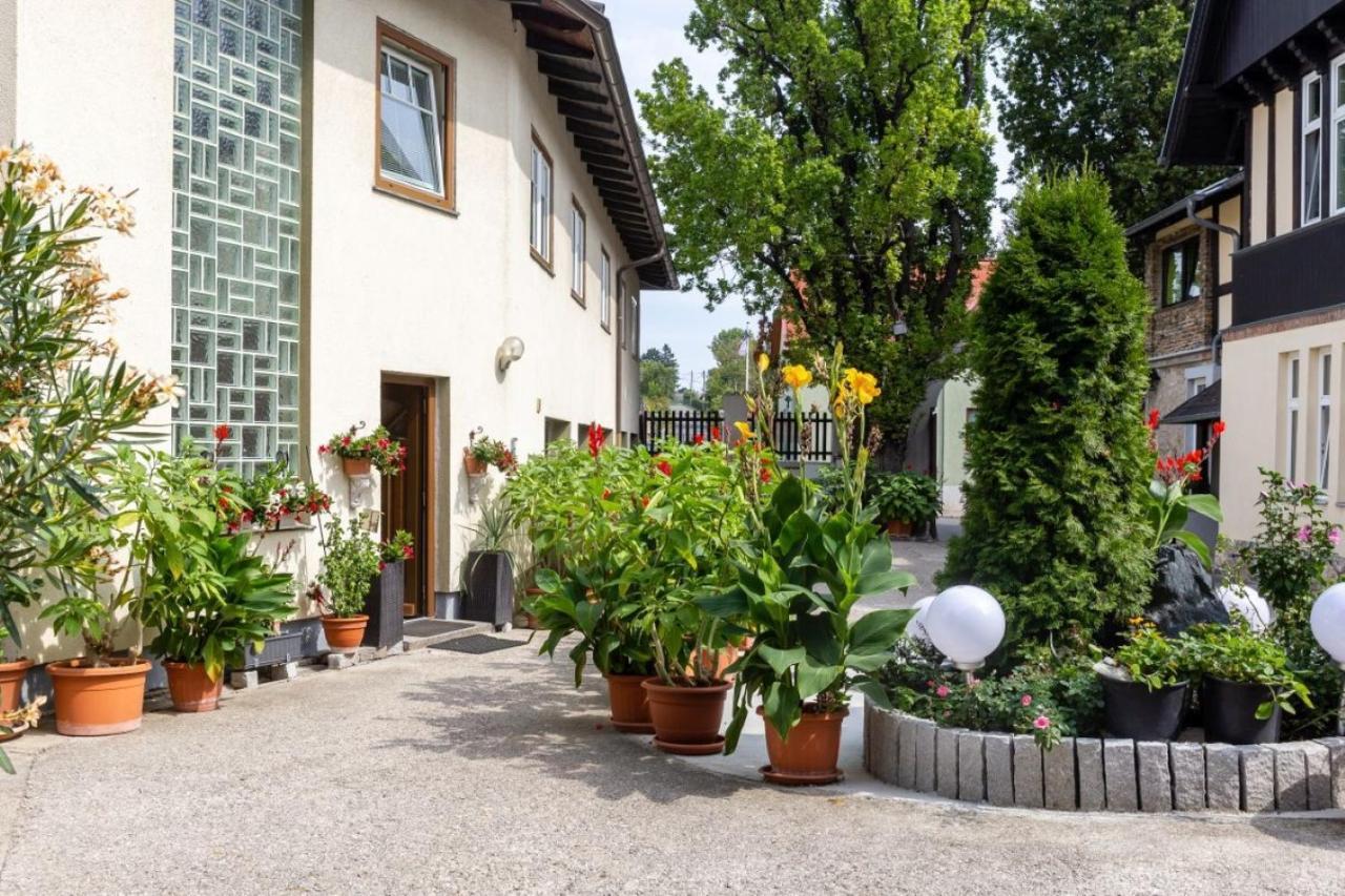 Апартаменты Haus Zu Den Zwei Eichen Перхтольдсдорф Экстерьер фото