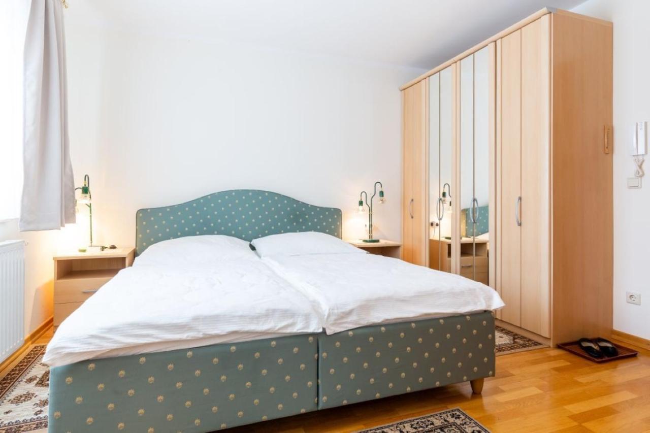 Апартаменты Haus Zu Den Zwei Eichen Перхтольдсдорф Экстерьер фото