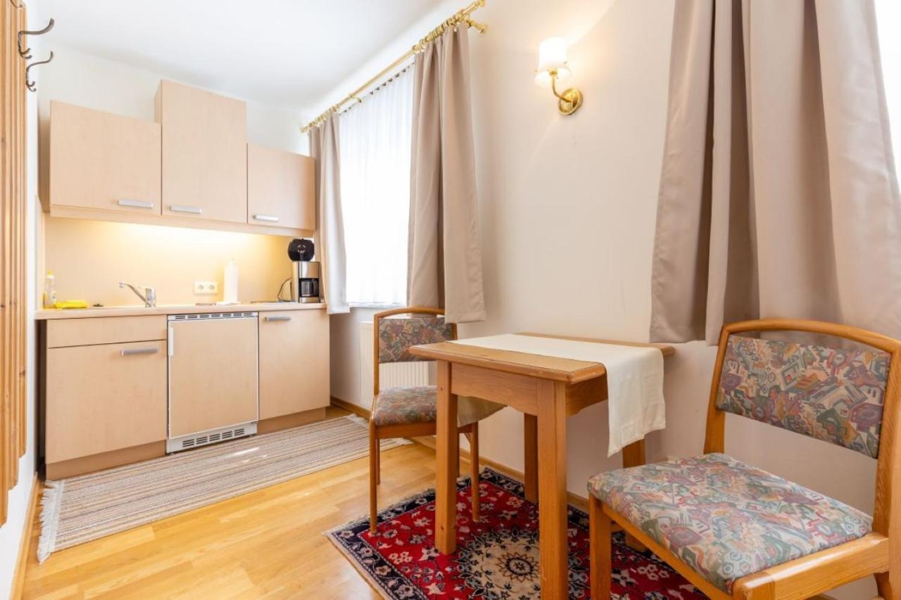 Апартаменты Haus Zu Den Zwei Eichen Перхтольдсдорф Экстерьер фото
