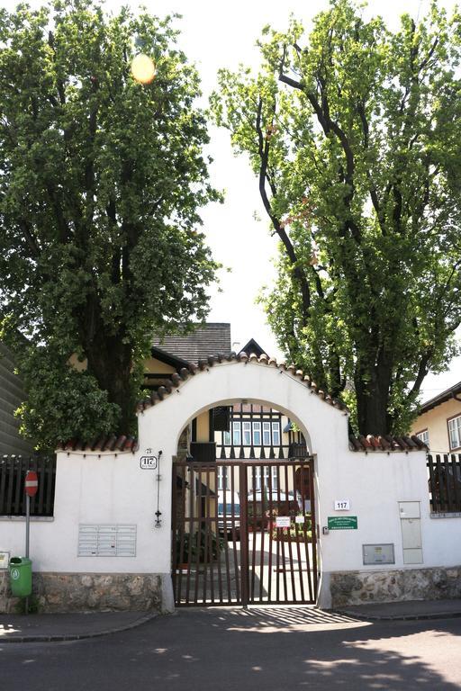 Апартаменты Haus Zu Den Zwei Eichen Перхтольдсдорф Экстерьер фото