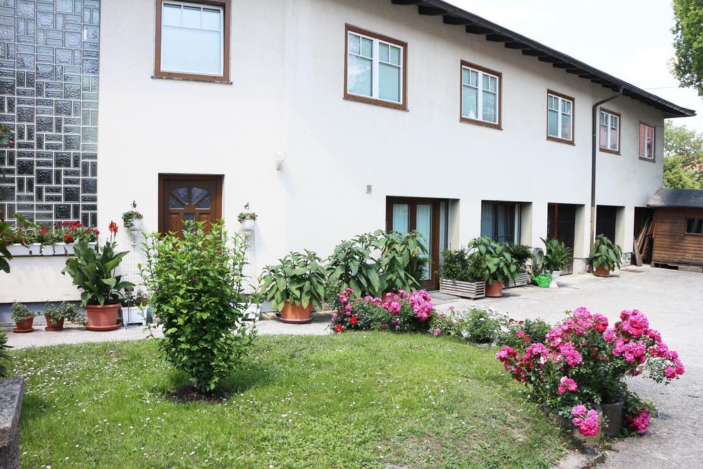 Апартаменты Haus Zu Den Zwei Eichen Перхтольдсдорф Экстерьер фото